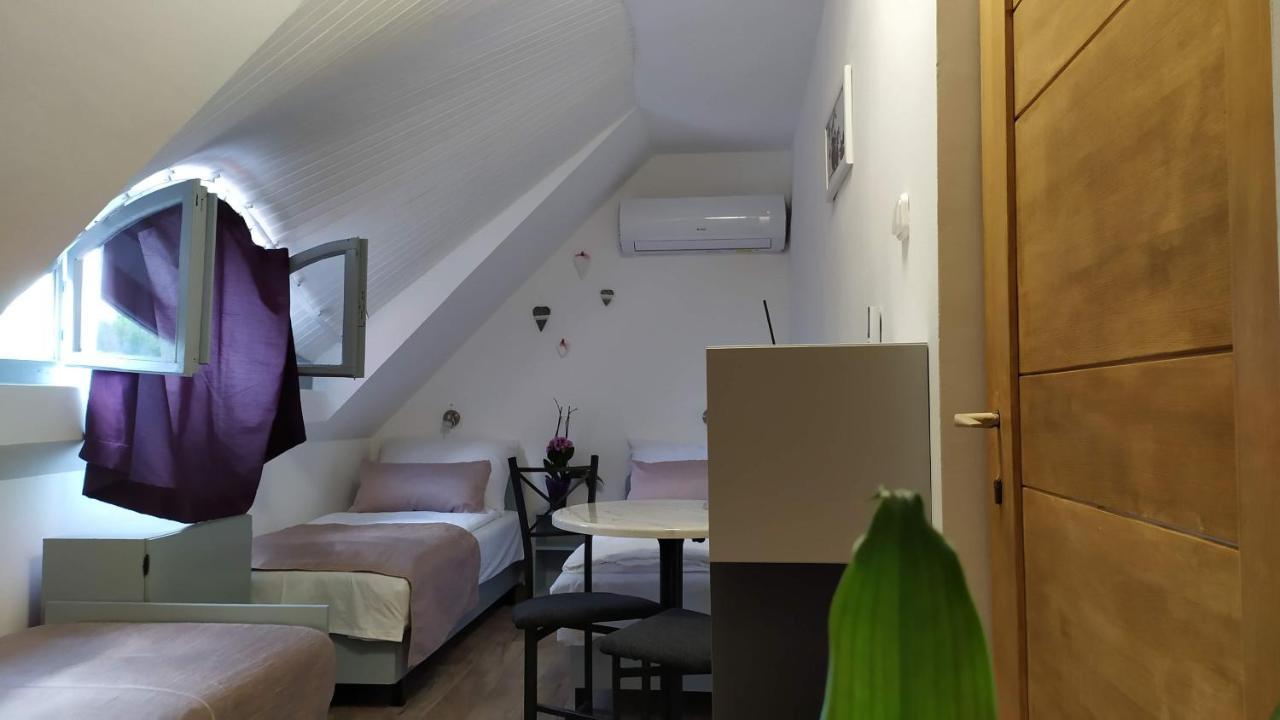 Arcadia Guesthouse อาบราฮัมเฮกี ภายนอก รูปภาพ